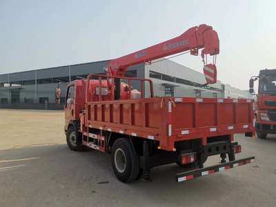 隨車吊灑水車 多功能合一的高效作業裝備